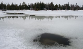 Ein Loch im dünnen Eis